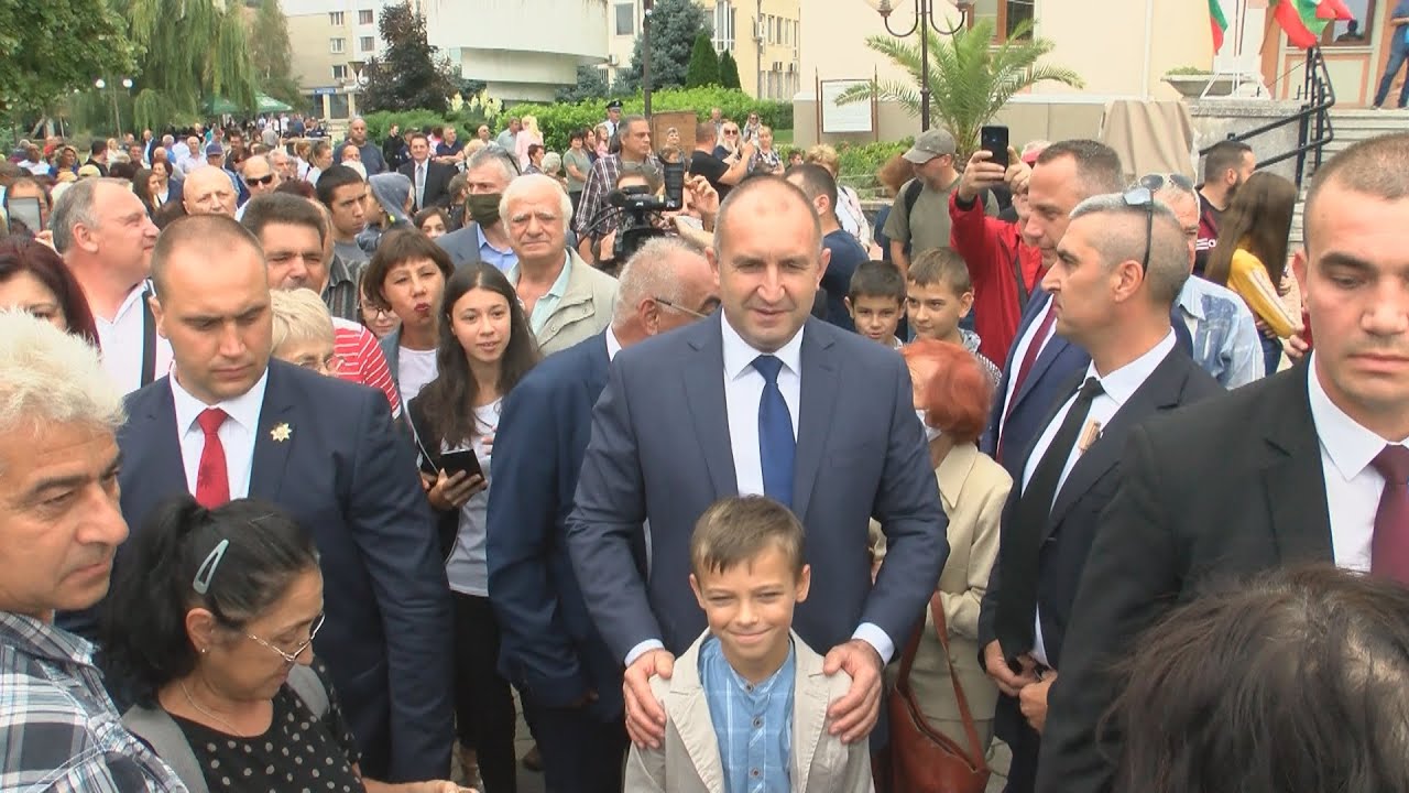Никой не освирка Президента в Карнобат