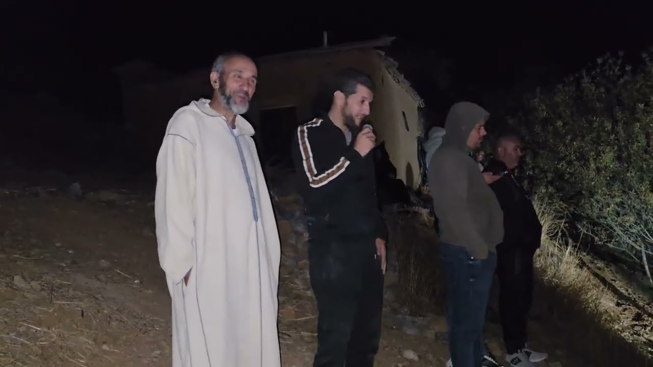 لحضات الأول لحفر بئر في تونات.....