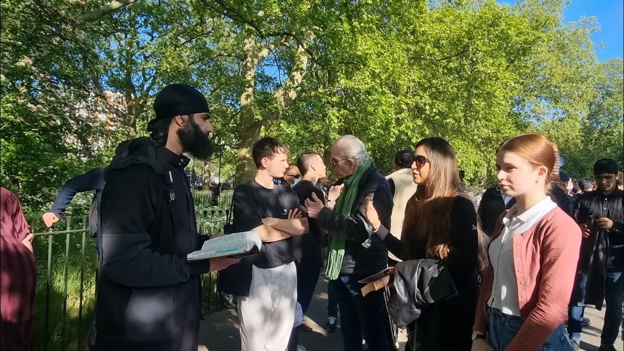 Muslim Vs Clever Christian Girl! Speakers Corner