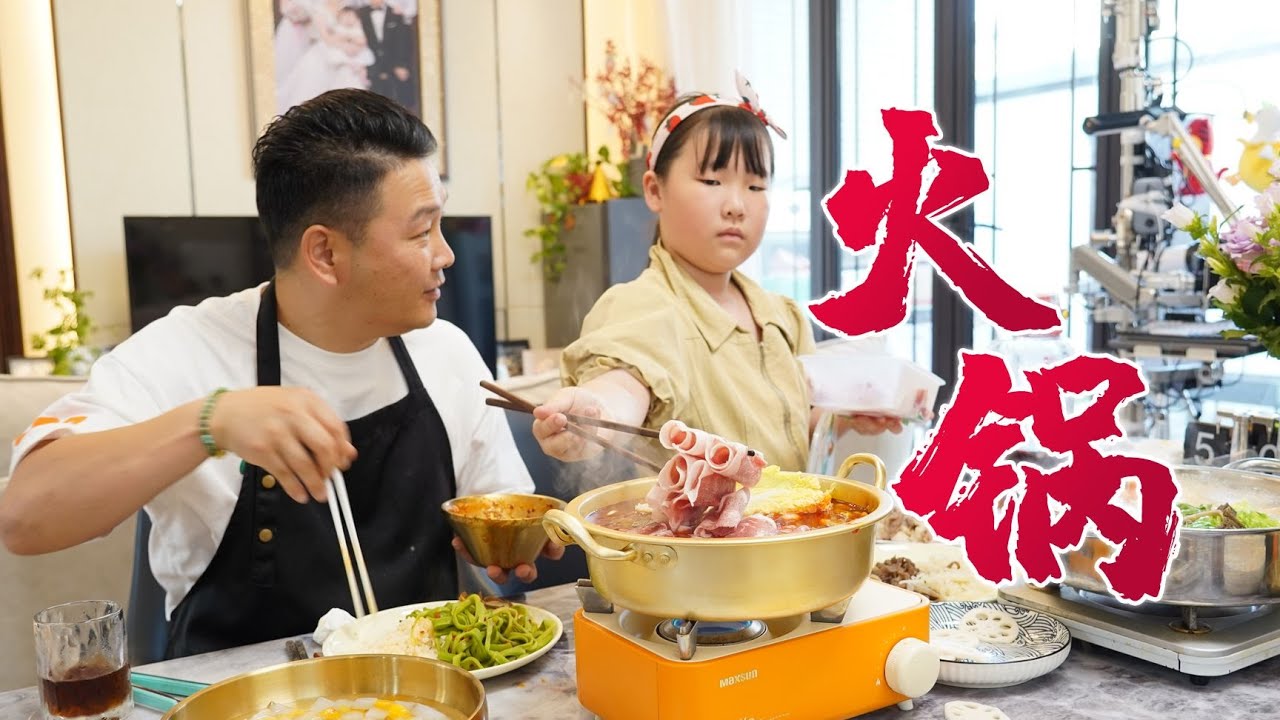 带着刚从游泳馆回来的智贤去买食材，晚上涮点火锅吃，过瘾～
