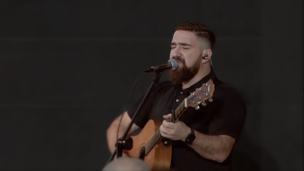 Hermoso + Espontáneo - Lucas Conslie (Letra)