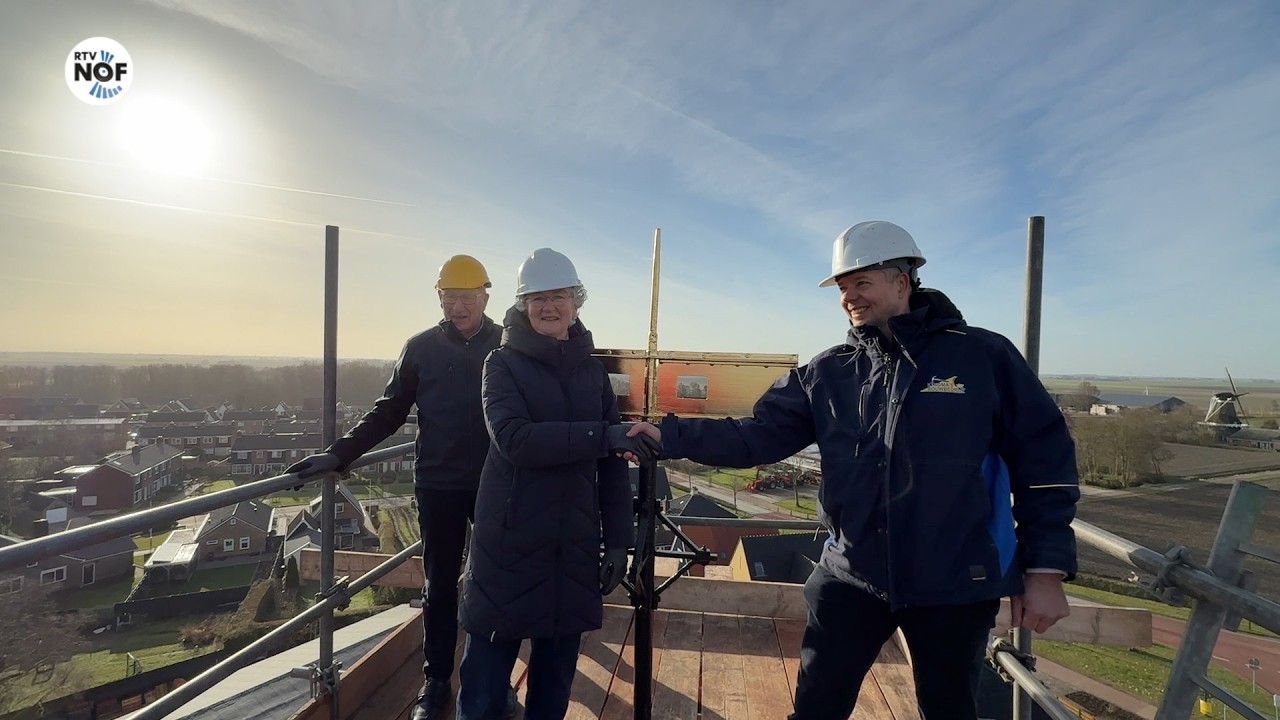 Nieuwe windwijzer voormalige kerk Holwert onthuld: 