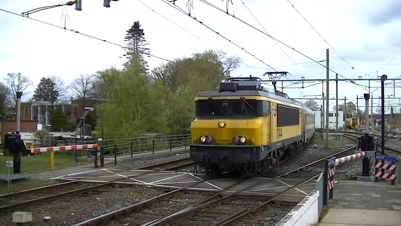 Spoorwegovergang Hengelo // Dutch railroad crossing