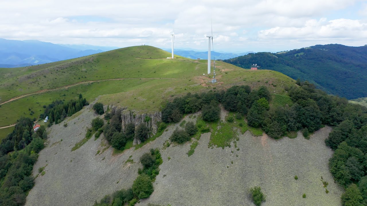 Връх Васильов и ветрогенараторите - Vasiliov peak and wind turbines edit 60 cross
