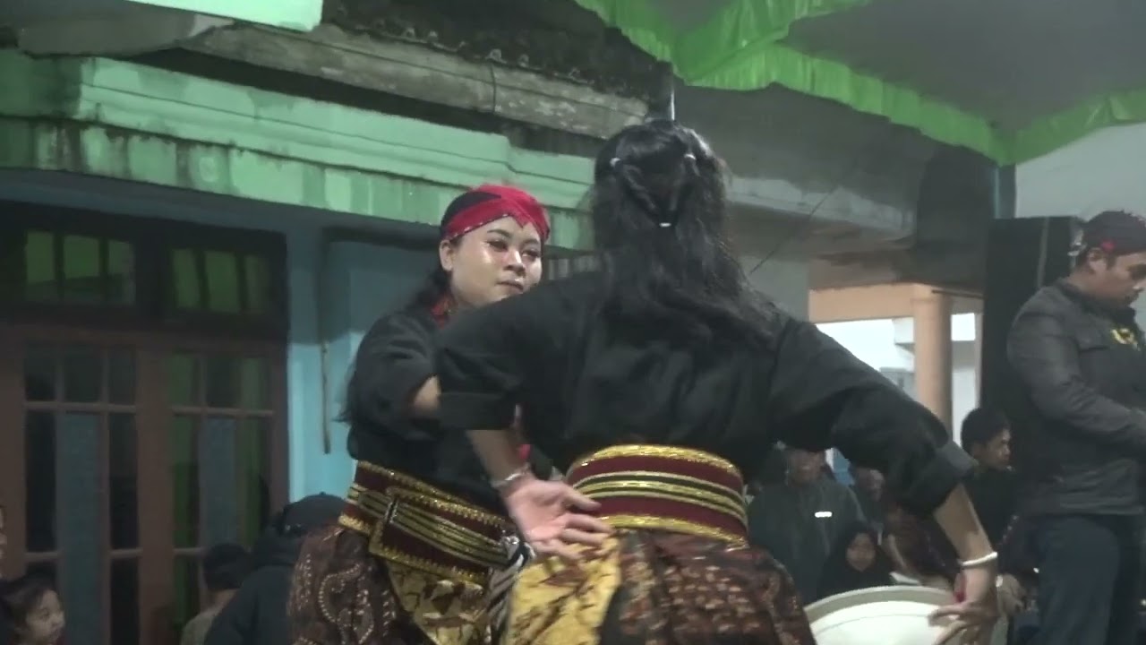 VIRAL !! Pemainnya Cantik Kolaborasi Kuda Lumping Seni Budaya Nglorog Joget Alus Mempesona
