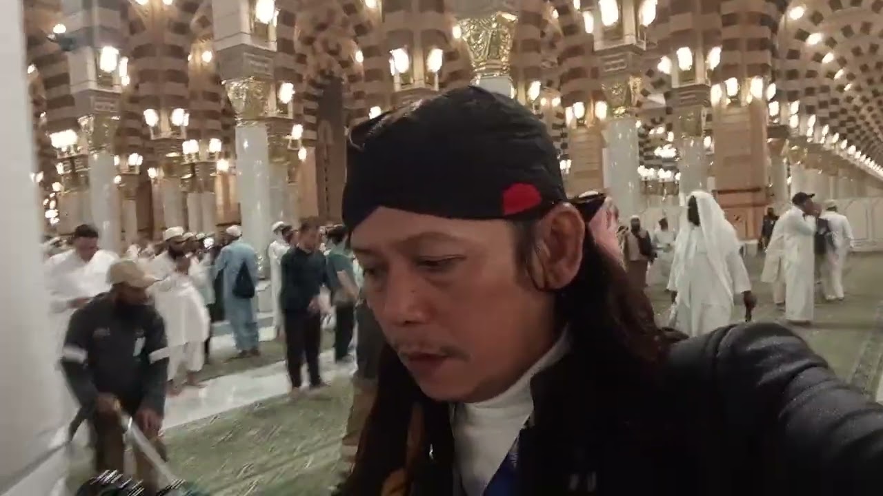 Makbaroh nya Baginda Rasulullah Muhammad.saw Shalat dekat Roudoh Mesjid Nabawi Madinah Al-Munawarah