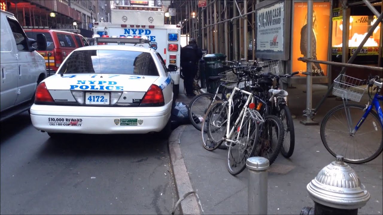 NYPD, FDNY & EMS RESPONDING & ON SCENE OF ARMED ROBBERY AT JEWELRY STORE ON W. 47TH ST. IN MIDTOWN.