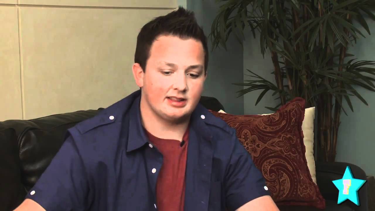 iCarly's Noah Munck Answers Fan Questions