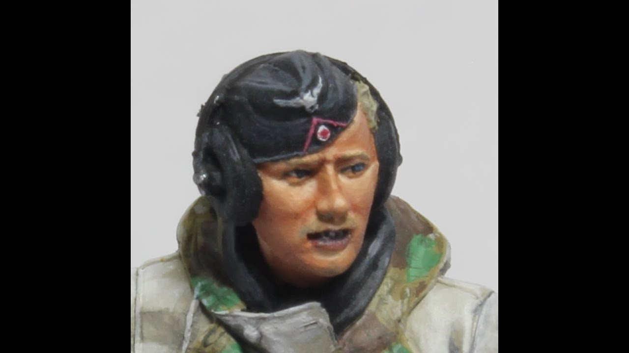 1/35フィギュアを塗る。Painting a 1/35 scale figure.