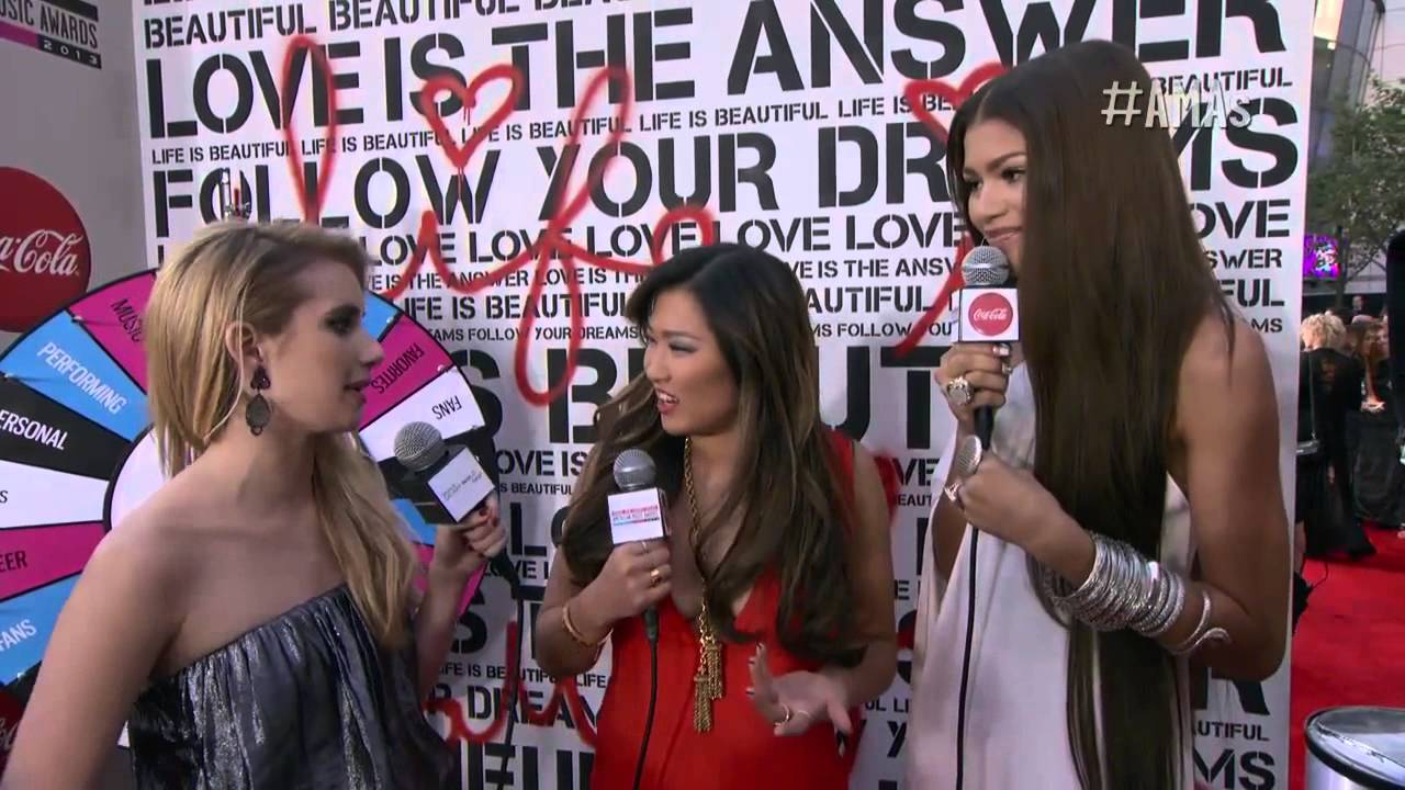 Emma Roberts Red Carpet Interview - AMAs 2013