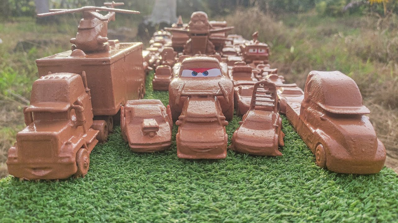 Clean up muddy minicars & disney car convoys! Play in the garden