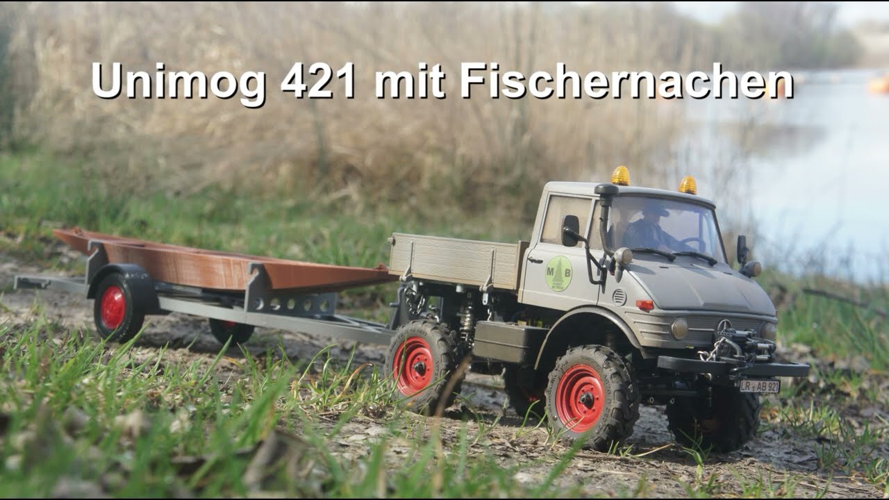Unimog 421 mit Nachen auf Bootsanhänger im Maßstab 1 : 16