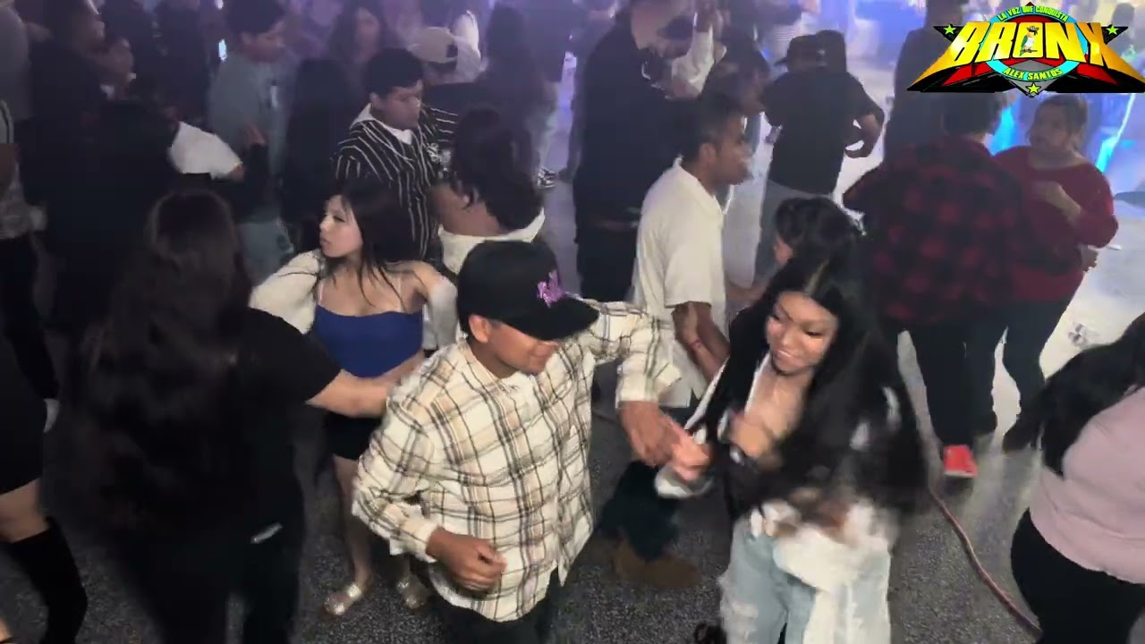 LLORANDO SE FUE (Cumbia de Antaño) | SONIDO BRONX EN INDIANAPOLIS 2024 (Boda de Juan y Kelly)