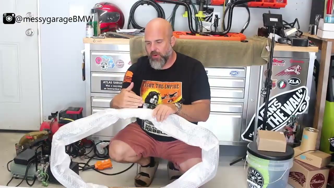 TCMT丨 Install The Springfield Dark Horse's Engine Bar With @MessyGarageBMW