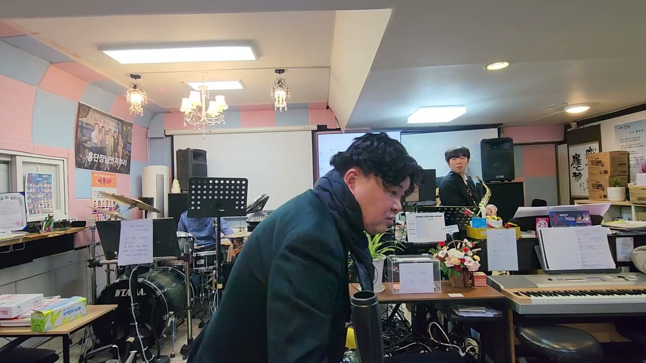 심우석가수💐 아버지의 강 🌠 홀로된다는것이 🧚배들어 온다🛳 해후 🎀별과같은나의 사랑아🌟 그집앞☃️커버 🌼대한음악예술인협회🌸 홍도연 음악실 🥁🎷🎸밴드합주 가수공연 🧚💐🎧