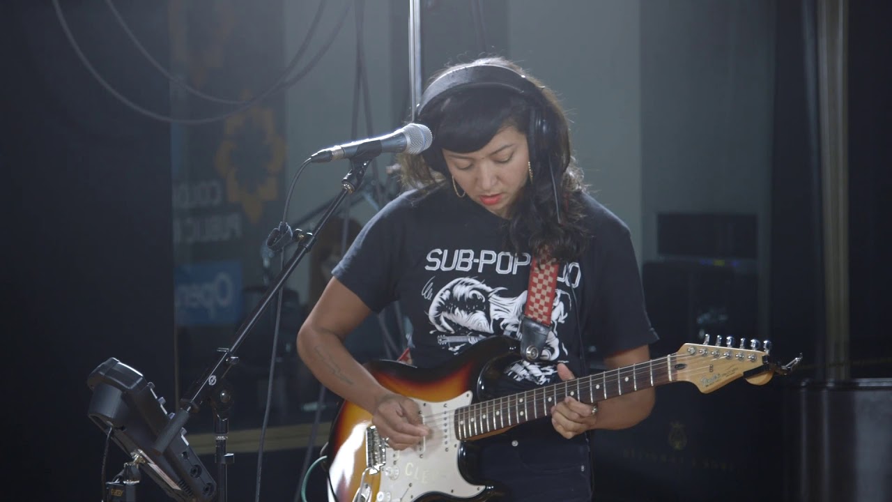 La Luz plays 