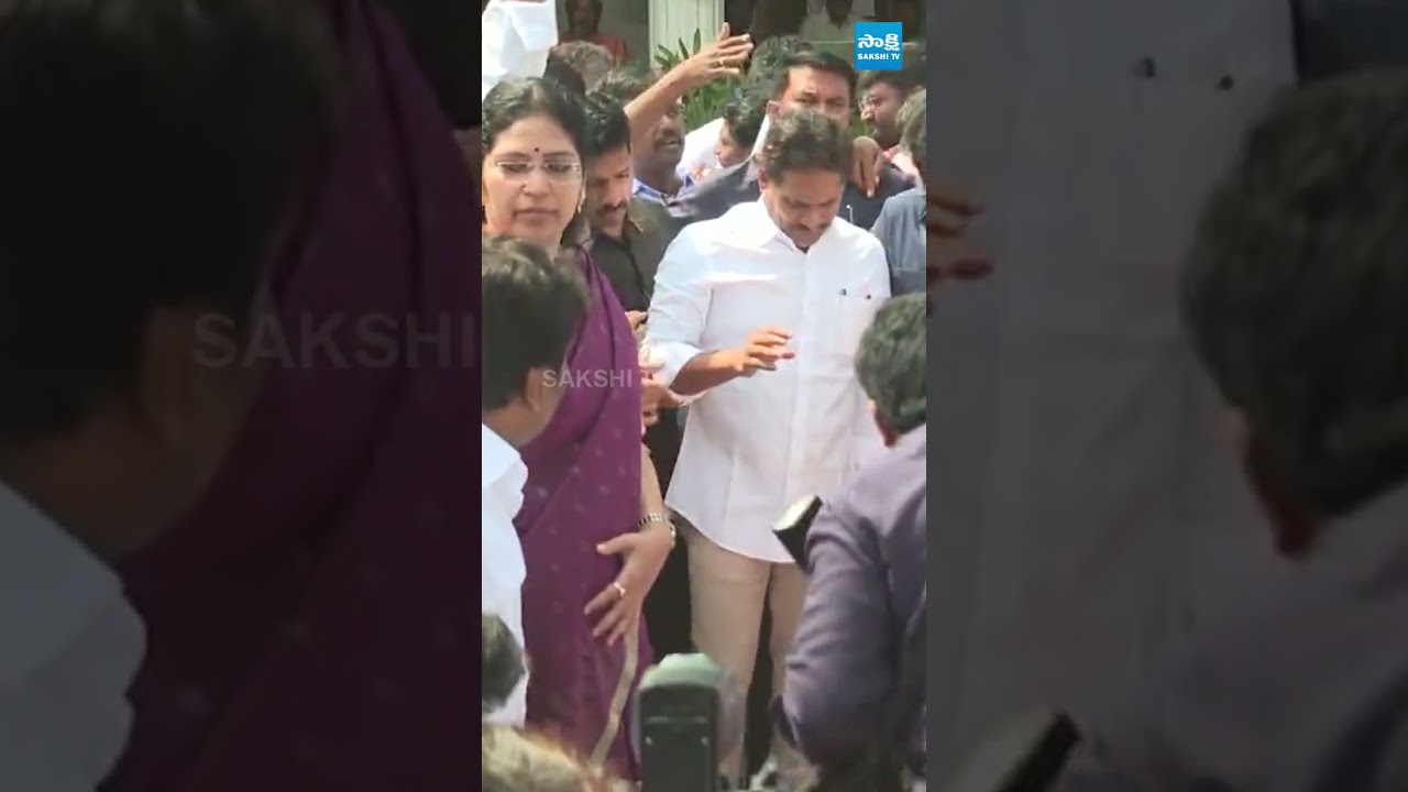 YSRCP జెండాను ఆవిష్కరించిన వైఎస్ జగన్..#ysjagan #ysrcpformationday #sakshitvlive