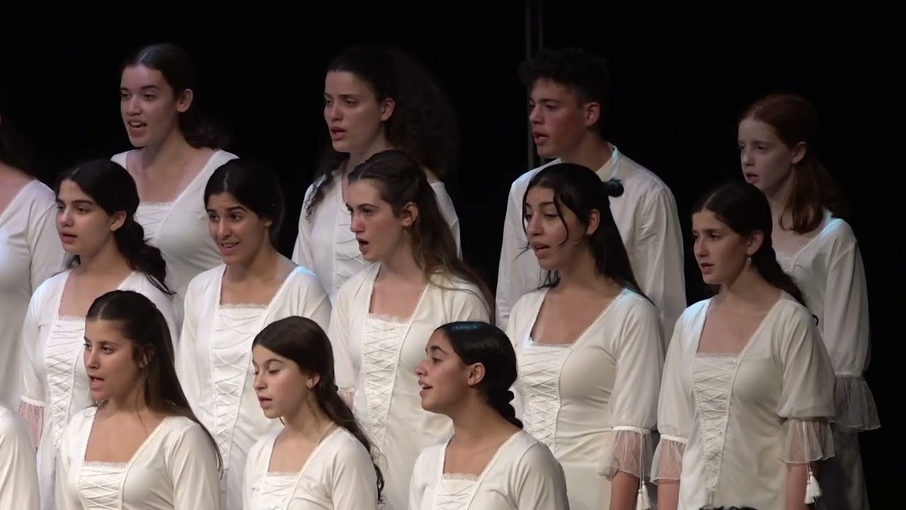 מקהלת העפרוני בקונצרט לזכרה של מיה שביט The Efroni Choir in a full concert of Israeli music