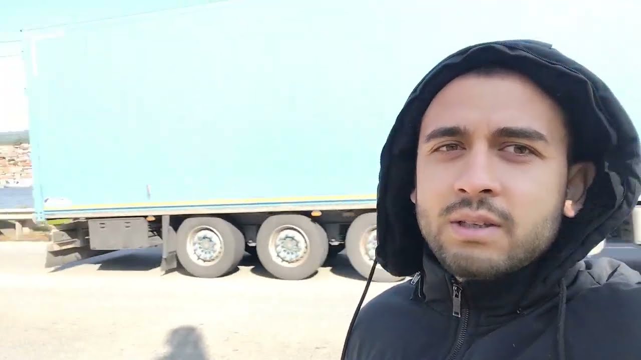 La pescuit. mă plimb pe marginea Dunarii și  va arăt Canoele de la Orșova .fara șatră de la Strehaia