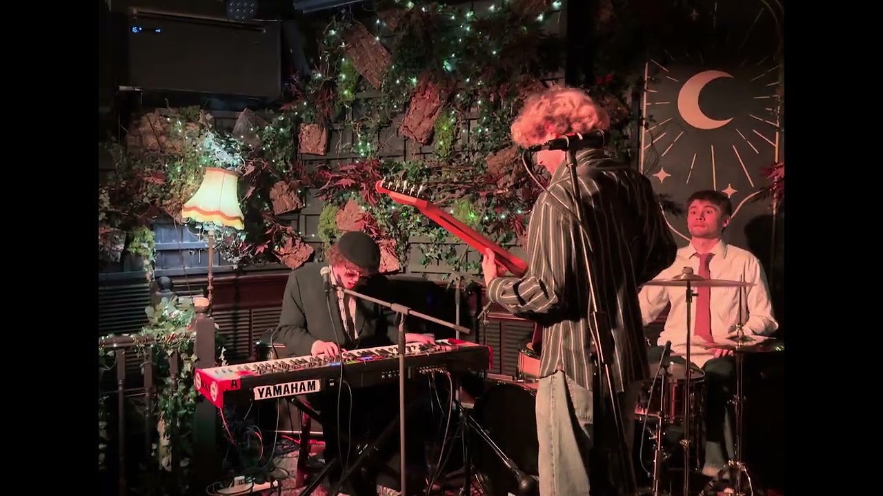 TOAST CLUB New song ! ( Live in Brighton ) 