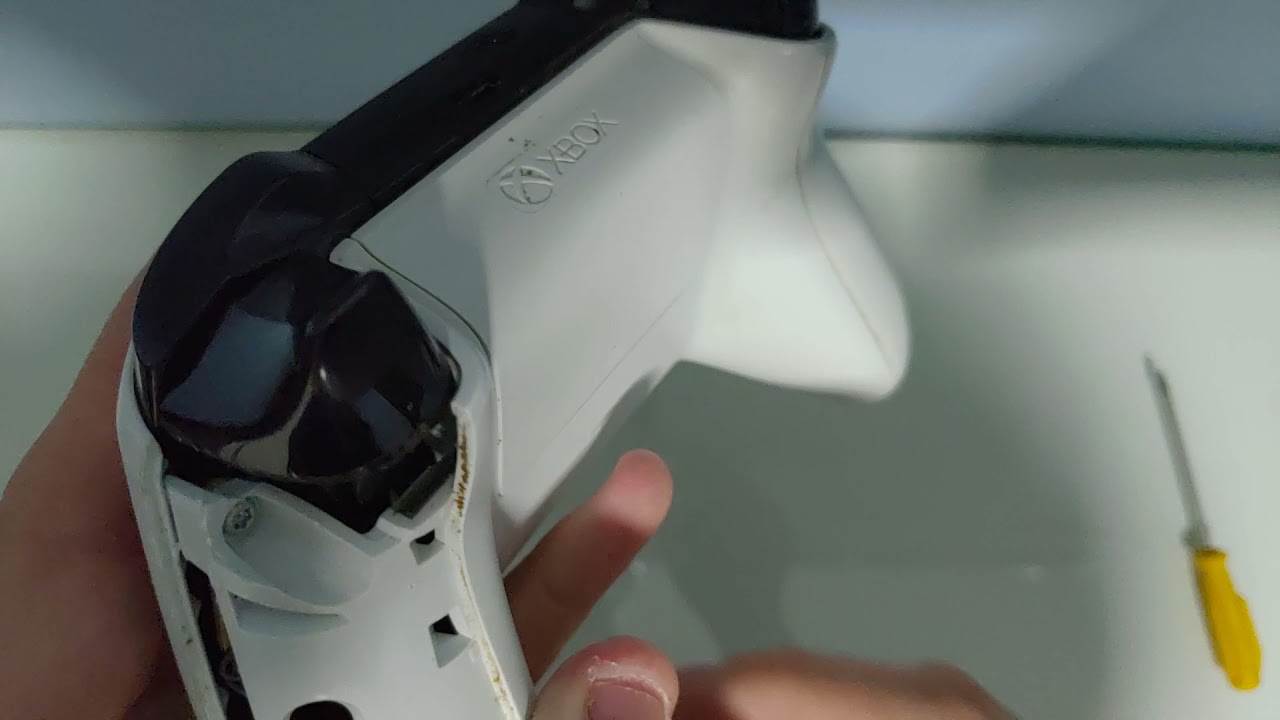 Como consertar o gatilho do Xbox one , rangendo e travando.