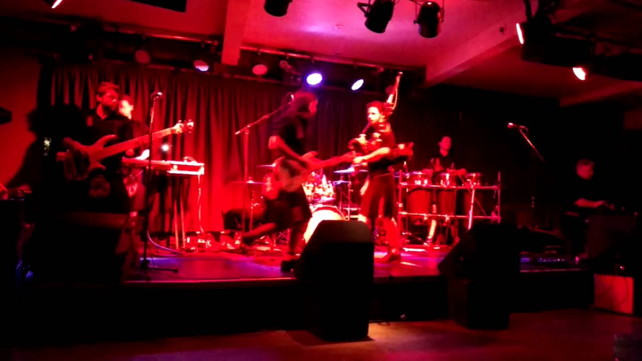 Red Hot Chilli Pipers - Highway to Hell/Sweet Child o Mine/Smoke on the water/Thunderstruck