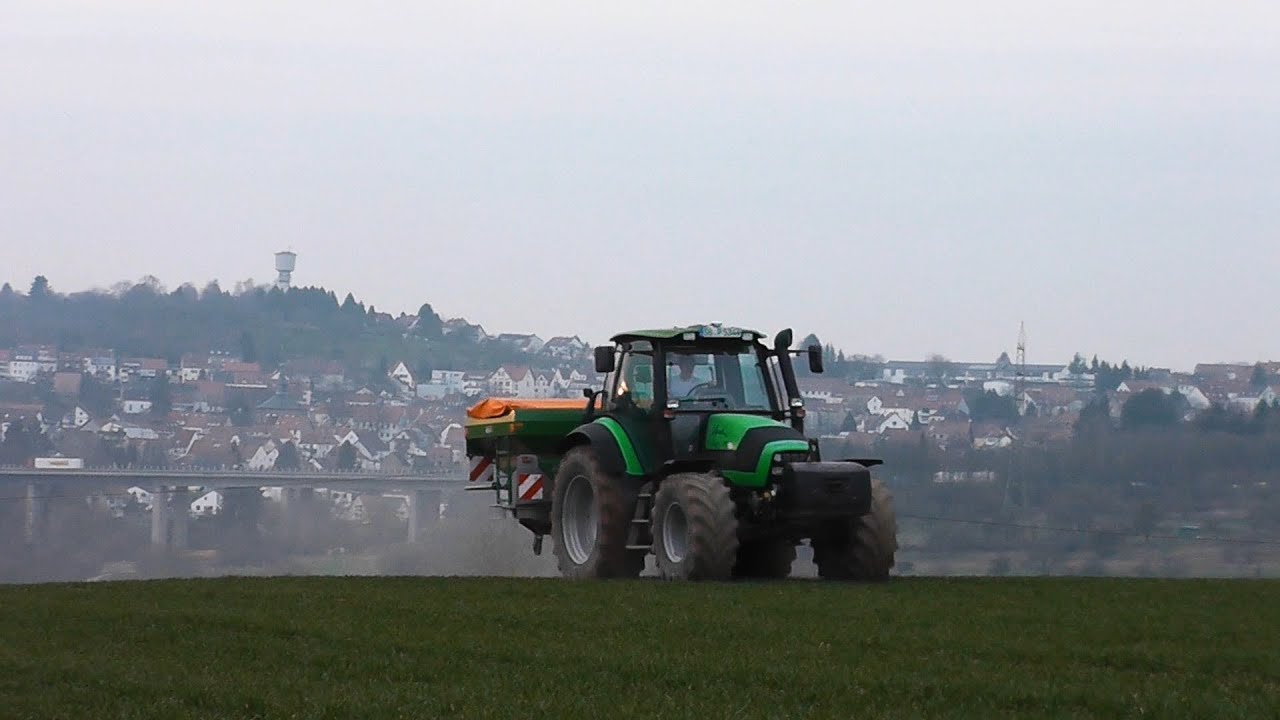 Dünger streuen mit Deutz Agrotron 130 & Amazone