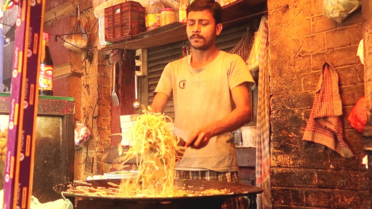 Kolkata Popular Tava Noodles | Egg Noodles | Deckers Lane | Kolkata Street Food | Street Food 2020