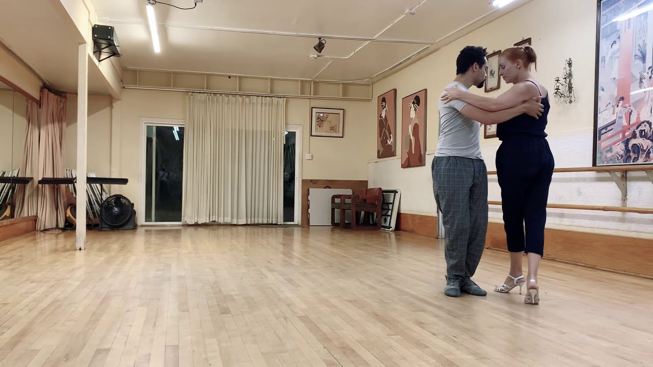 Tango 202: full turn