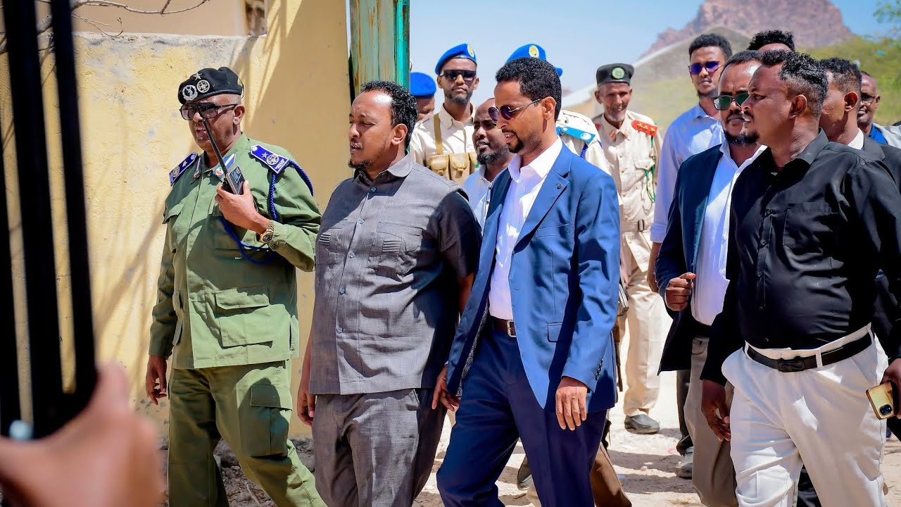  Badhasaabka Saaxil iyo Maareeyaha Haya'dda Dekedaha JSL oo safar  ku tagay  Madheera.