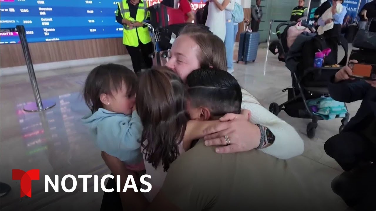 Familia se reencuentra tras deportaci&oacute;n de un padre a M&eacute;xico | Noticias Telemundo