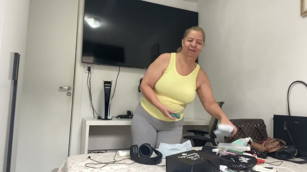 LIMPEI E ARRUMEI A MESINHA DE ESCRITÓRIO
