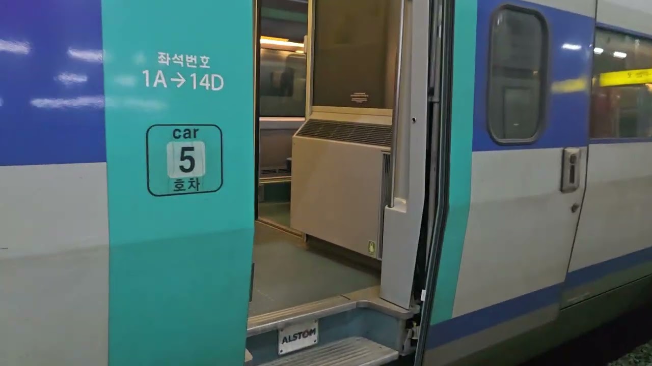 2026년 02월 27일 금요일 한국고속철도공사 코레일 오후 20시 04분 서울로가는 KTX176열차 진입 ^-^