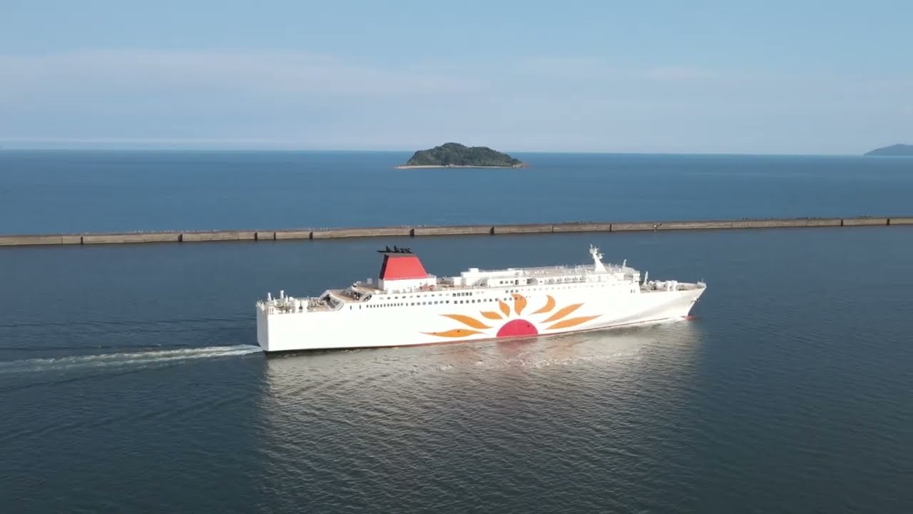 さんふらわあ出港  4k空撮（鹿児島県志布志港）