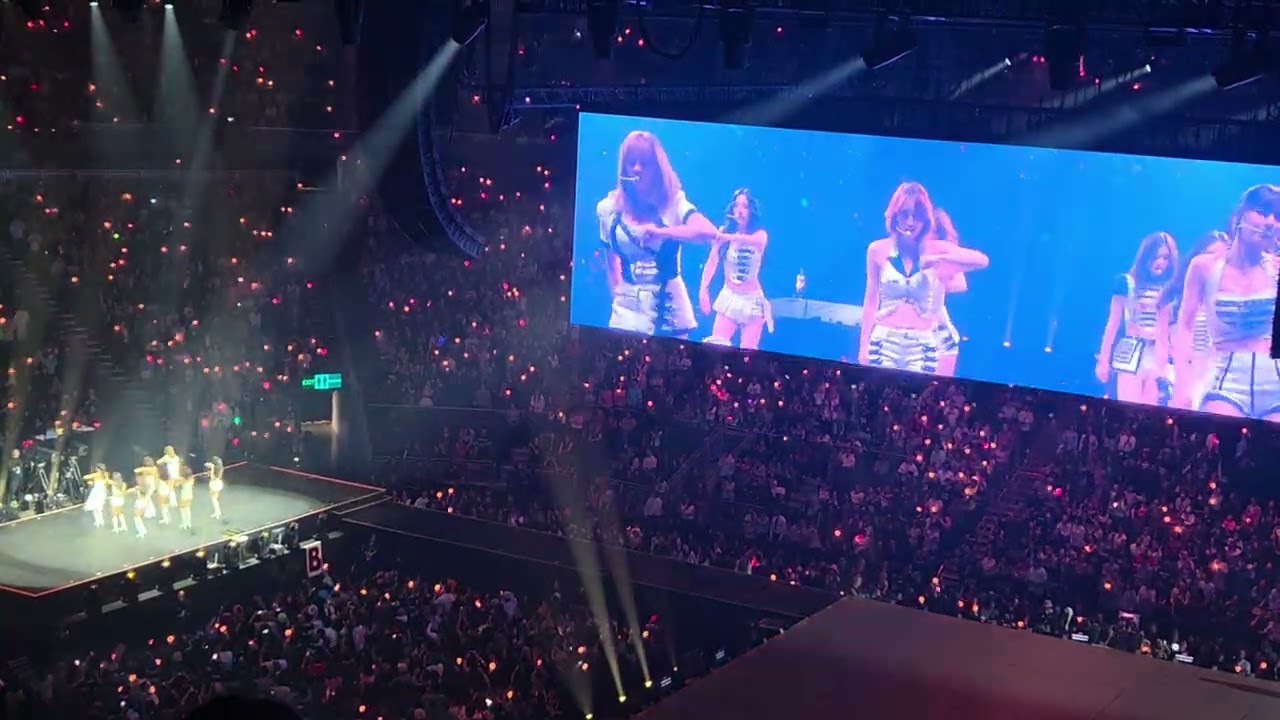 TWICE- SET ME FREE Seattle January 13, 2026