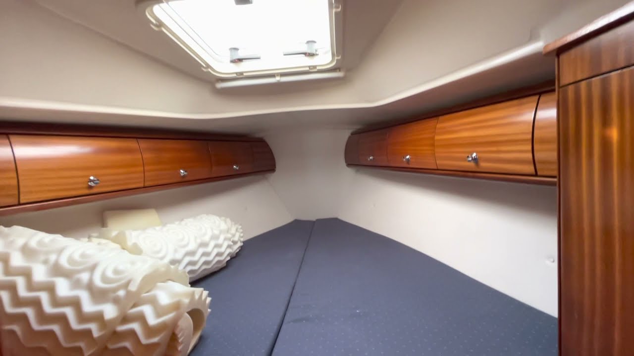 Bavaria 32 from inside