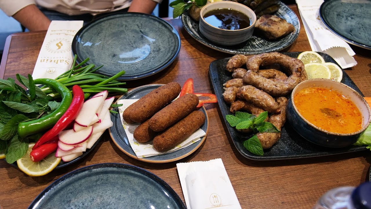 syryjskie jedzenie | Apetyczny Mumbar (Nadziewane jelita) i Kibbeh | Jedzenie uliczne w Stambule