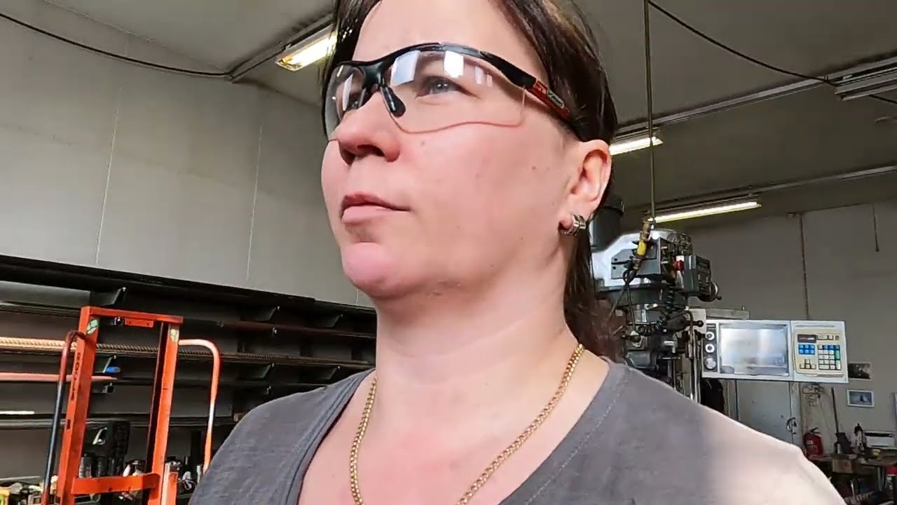 Jyrsinhommia Telasavotan välissä