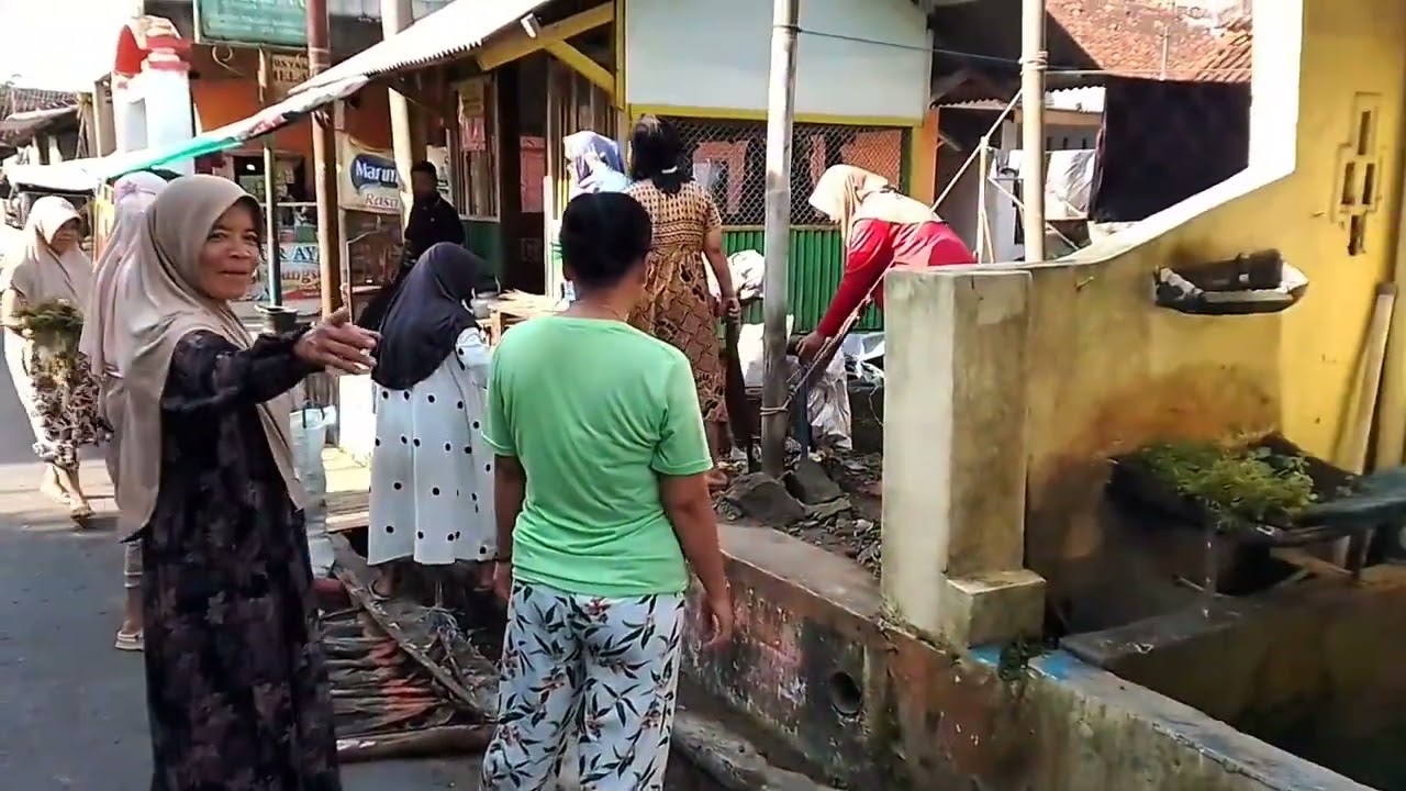 Kegiatan Jumsih RW 01 SAMBONG TENGAH KELURAHAN SAMBONGPARI KECAMATAN MANGKUBUMI KOTA TASIKMALAYA 