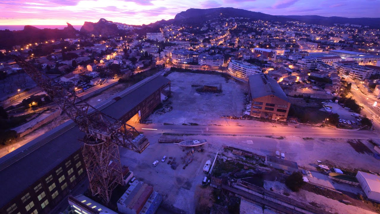 Timelapse de la construction de la plateforme de mégaycahts Atlas-4300t