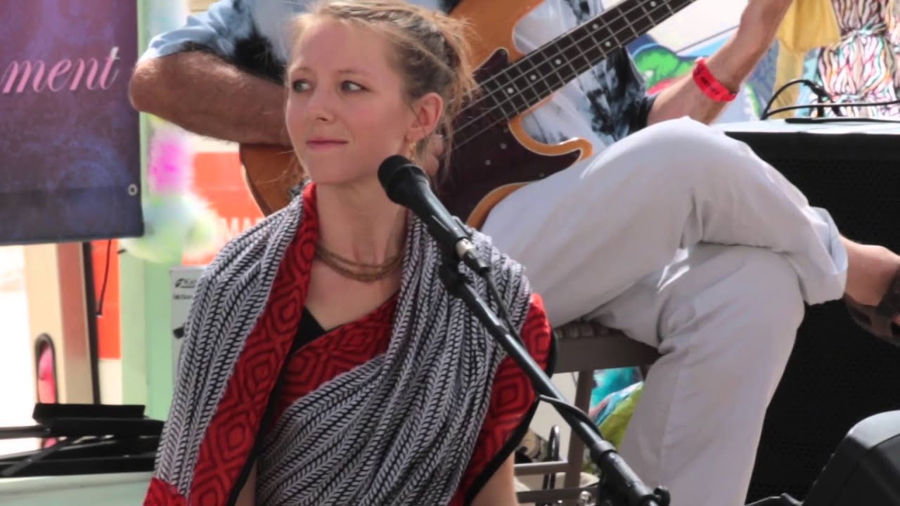 Jai Hanuman by Ashok Nalamalapu, Prajna Vieira and Swan Kirtan at Bhakti Fest 2015