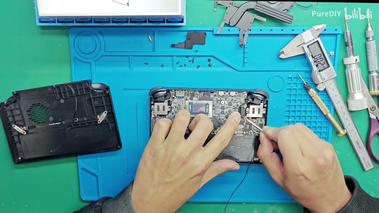 Disassemble the GPD WIN MINI 2025, Let's see what's different from 2024