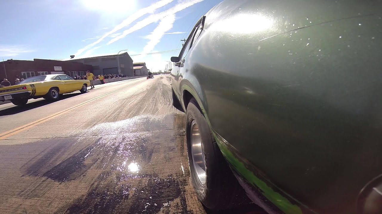 1972 Ford Maverick vs. 1968 Dodge Super Bee at 2015 Duluth Drag Races