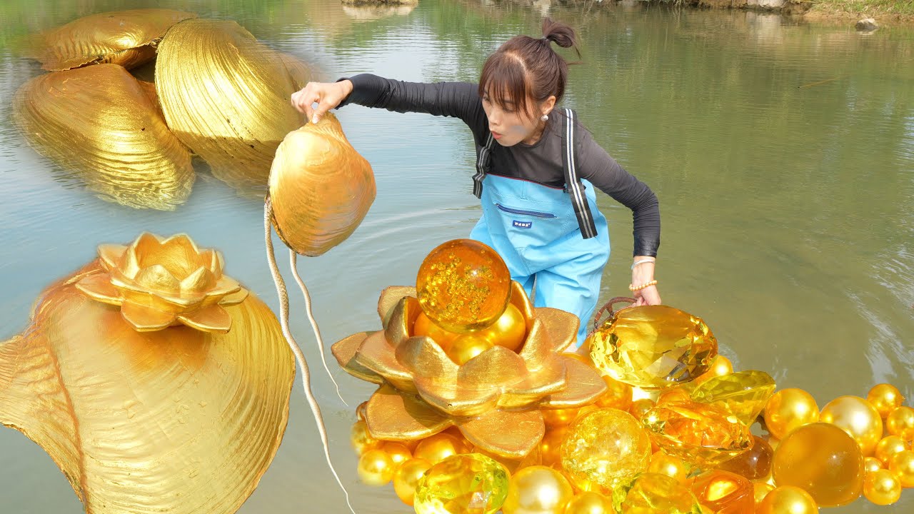 🔥🔥 Mystical Valley's Marvelous Find: Girl Uncovers Giant, Mutated Clam with Exquisite Gems