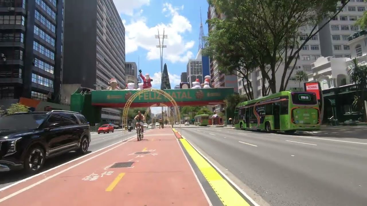 Bike ride on Christmas day, 2025, at Paulista Avenue, São Paulo - Brazil