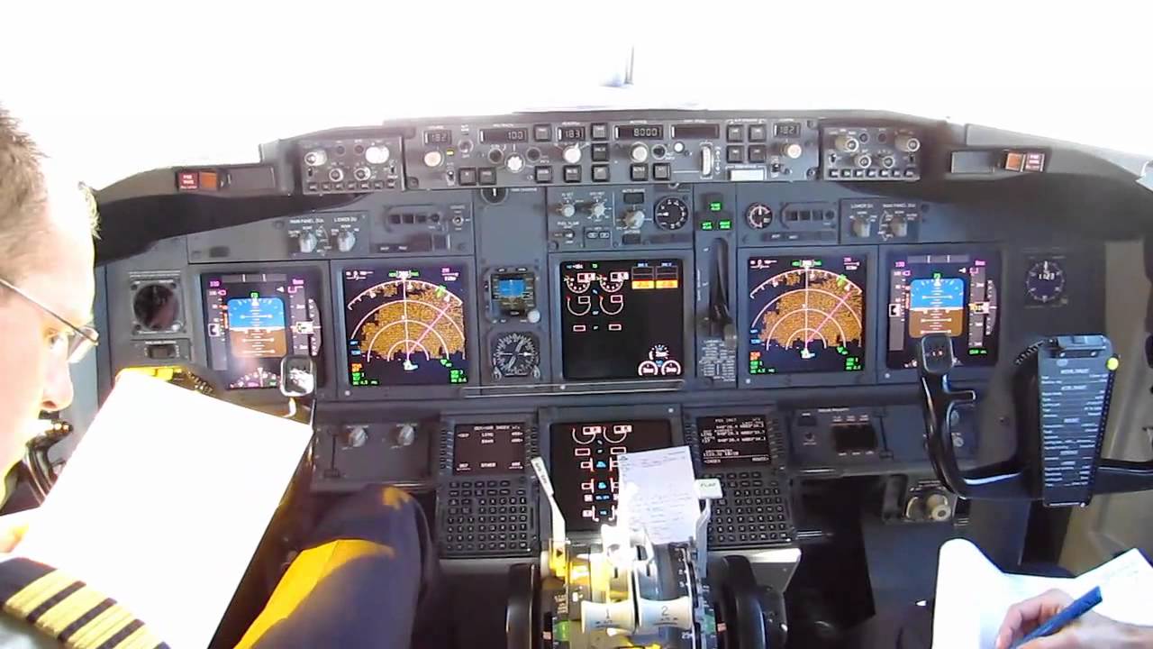 [HD] KLM Boeing 737-800 cockpit
