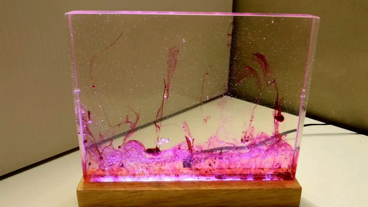 Prova a inserire acqua colorata nella resina