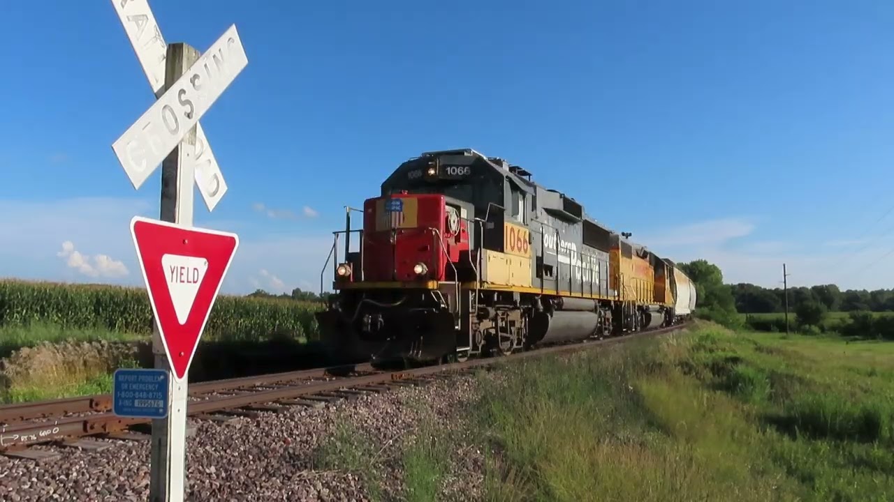 UP 1066 leading the LNM34