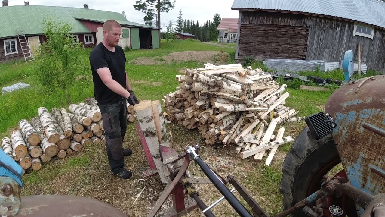 Polttopuiden tekoa halkoruuvilla ja Fordson Majorilla