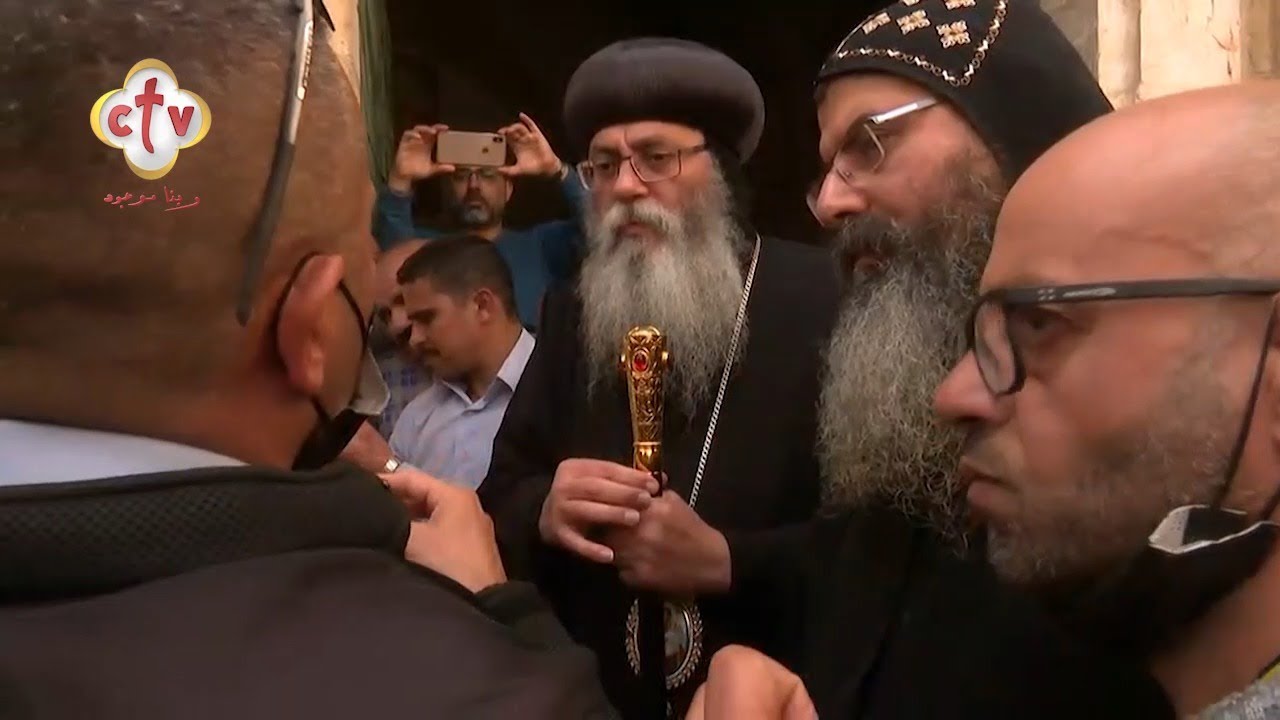 حديث نيافة أنطونيوس مع قوات الأمن عن اعتداءات الأحباش على الأقباط في دير السلطان بالقدس